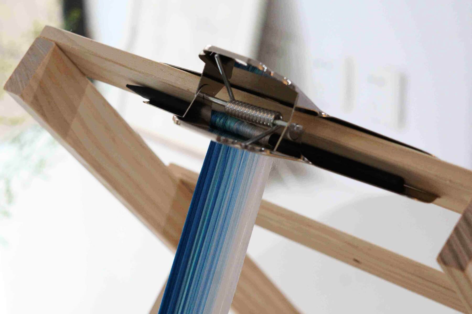Techniques for arranging silk threads when making ronghua flowers