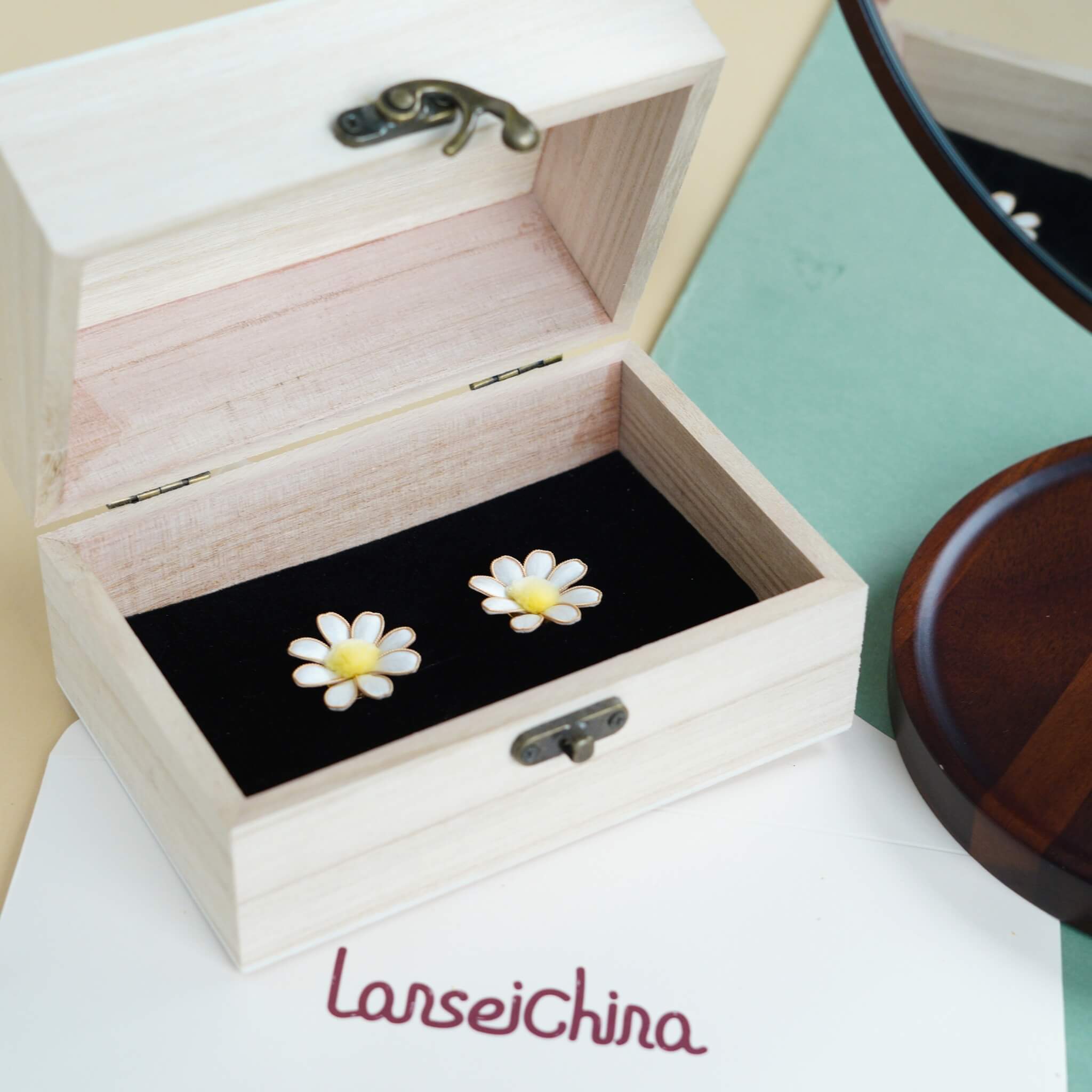Handmade Ronghua | Daisy Earrings