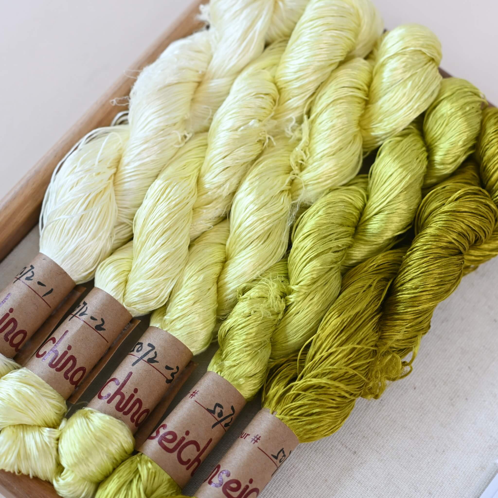 Soie de mûrier non torsadée pour Ronghua | Couleur n° 5072
