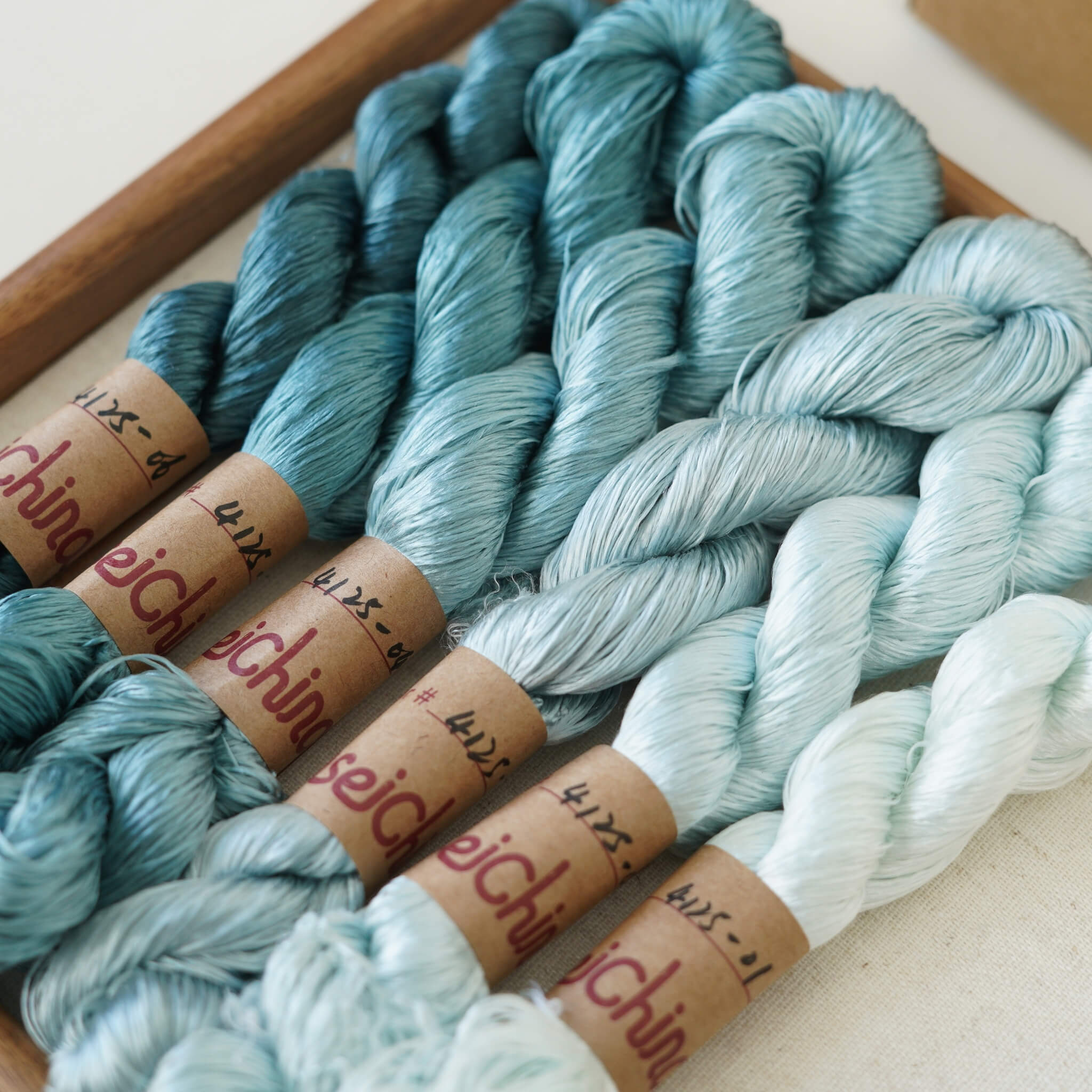 Untwisted Mulberry Silk For Ronghua | Colour #4125