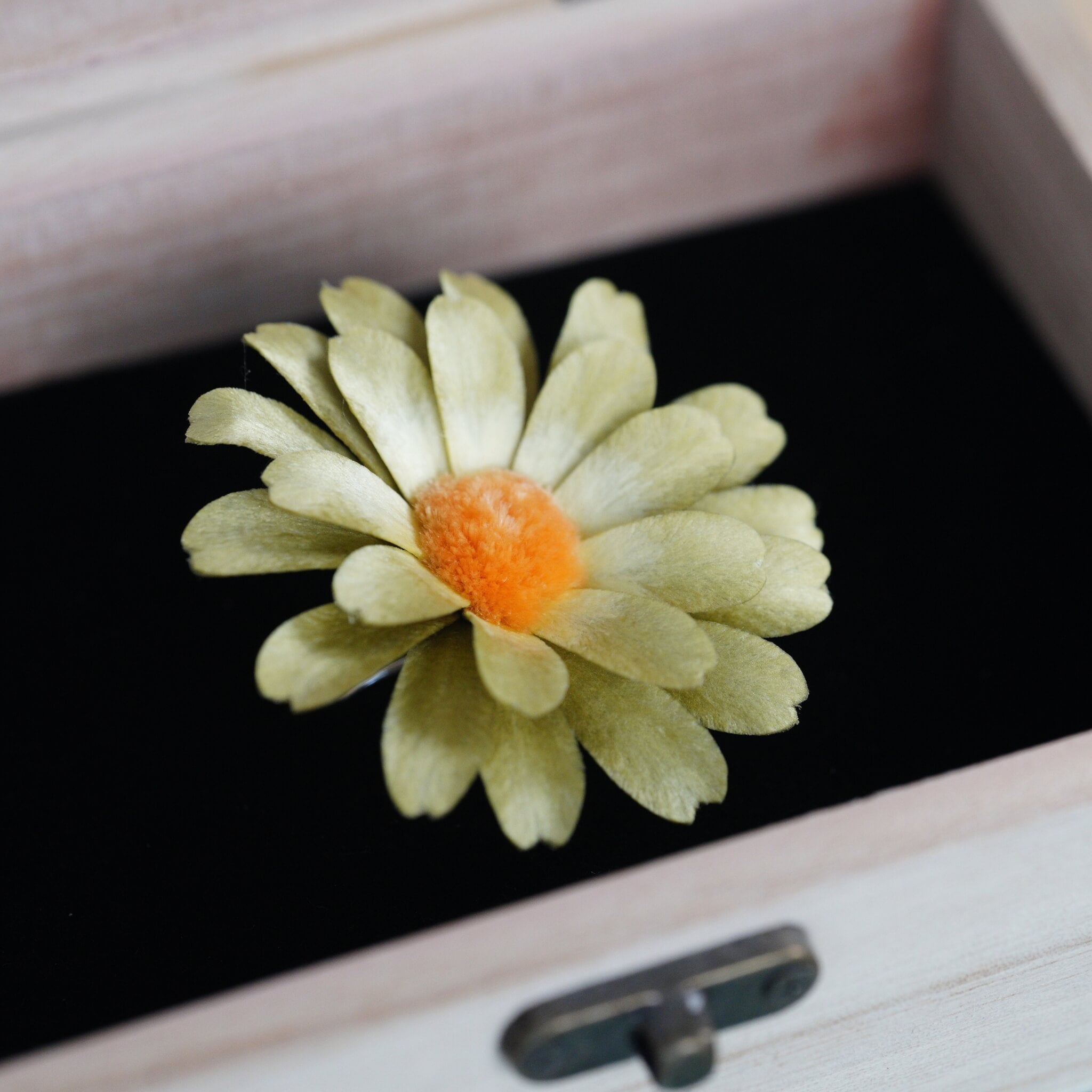 Pre-Made Petal Ronghua Kit | Green Daisy