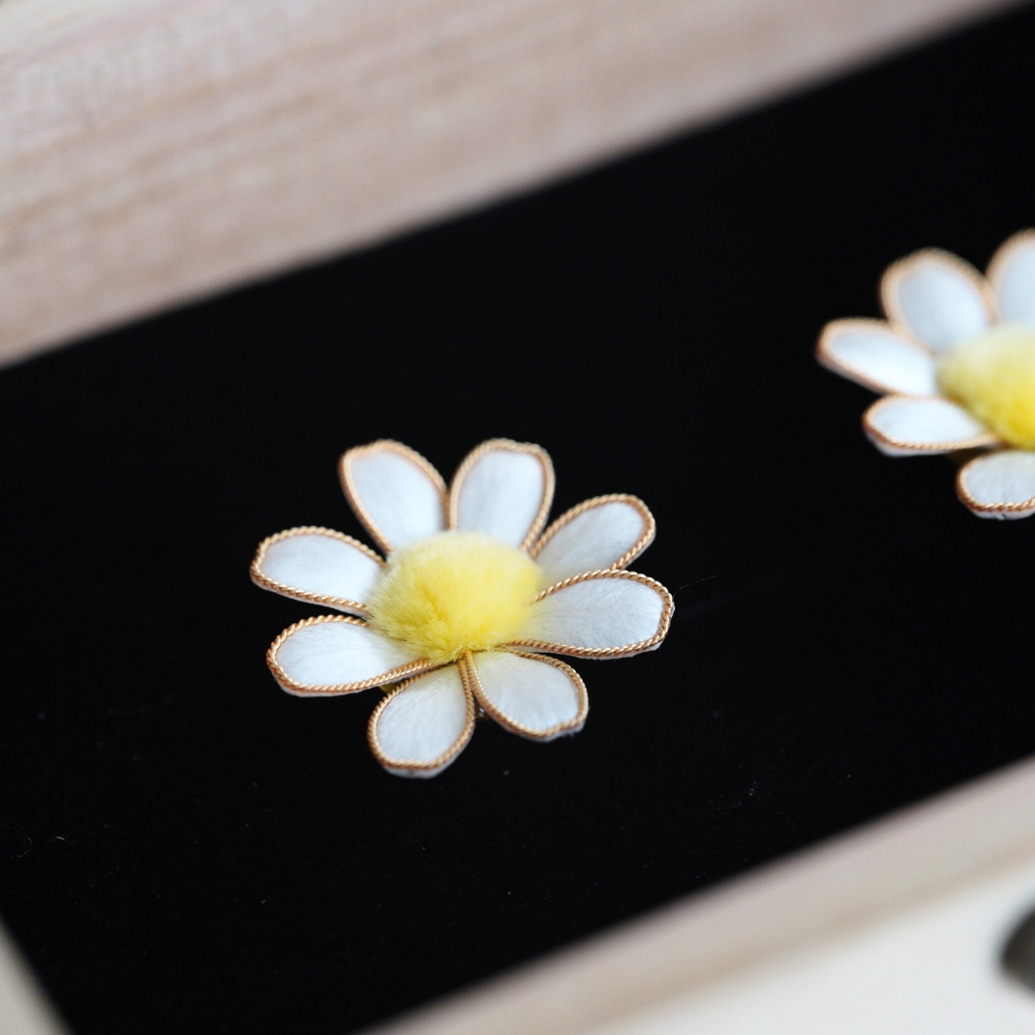 Handmade Ronghua | Daisy Earrings