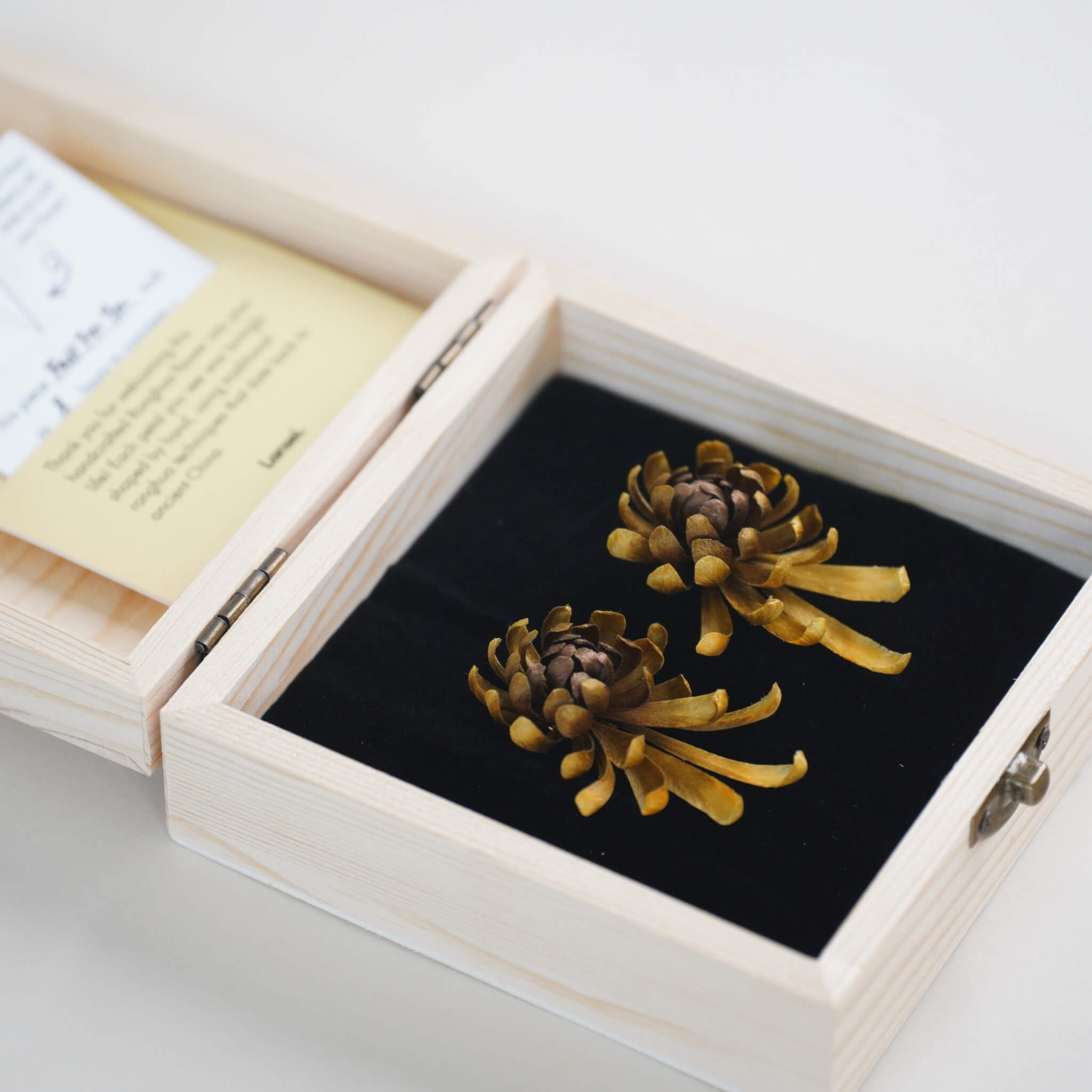 Handmade Ronghua | Fall For You Earrings