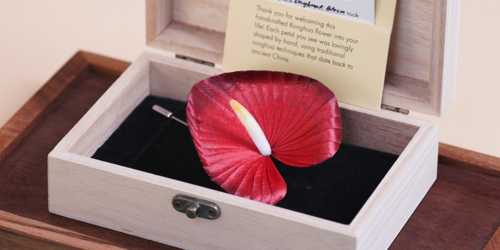 Ronghua Tutorial: How to Make Lucky Anthurium Brooch