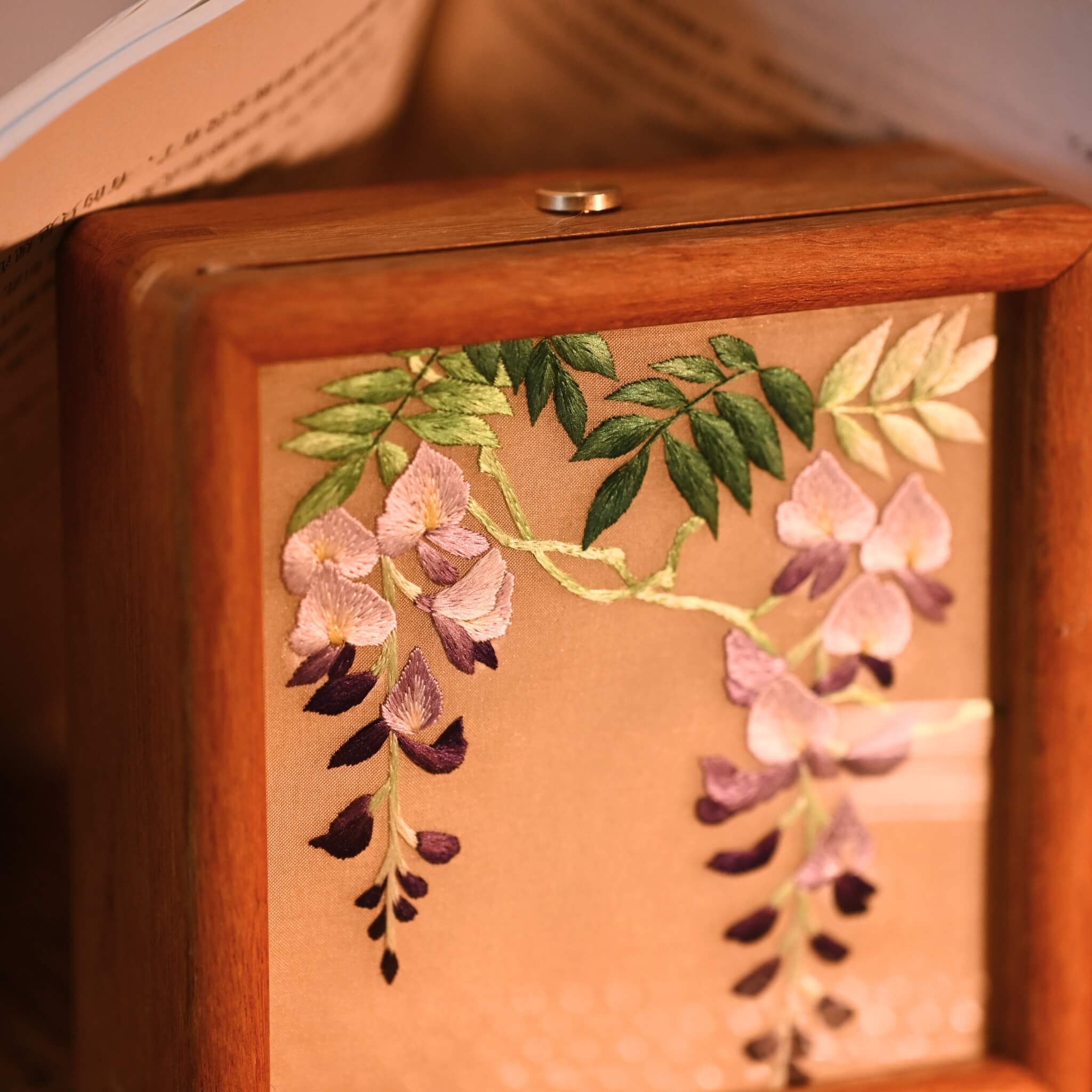 Shu Silk Embroidery DIY Kit | Wisteria Lamp