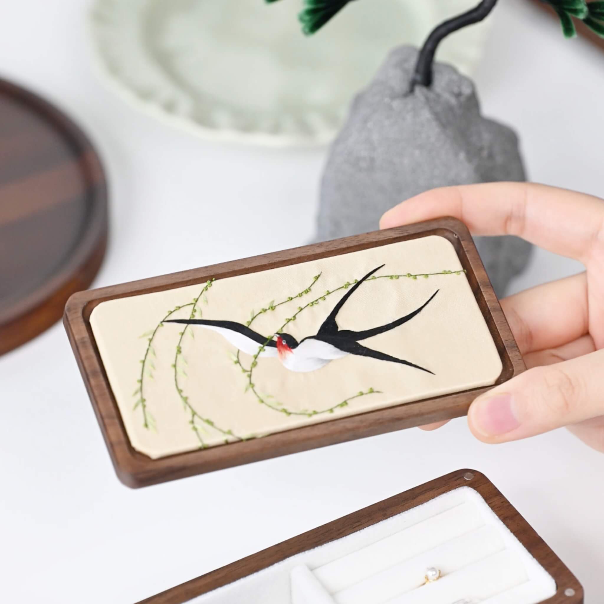 Shu Silk Embroidery DIY Kit | Willow & Swallow