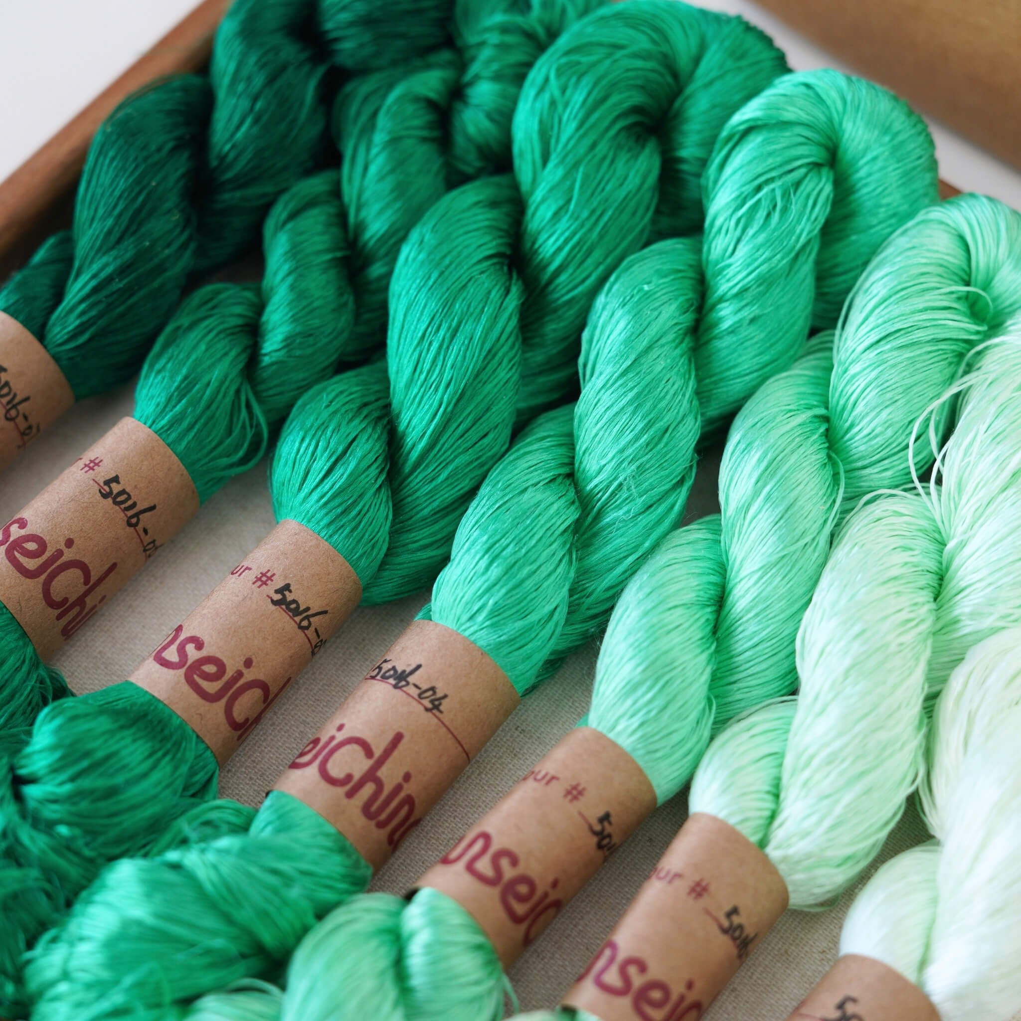 Untwisted Mulberry Silk For Ronghua | Colour #5016