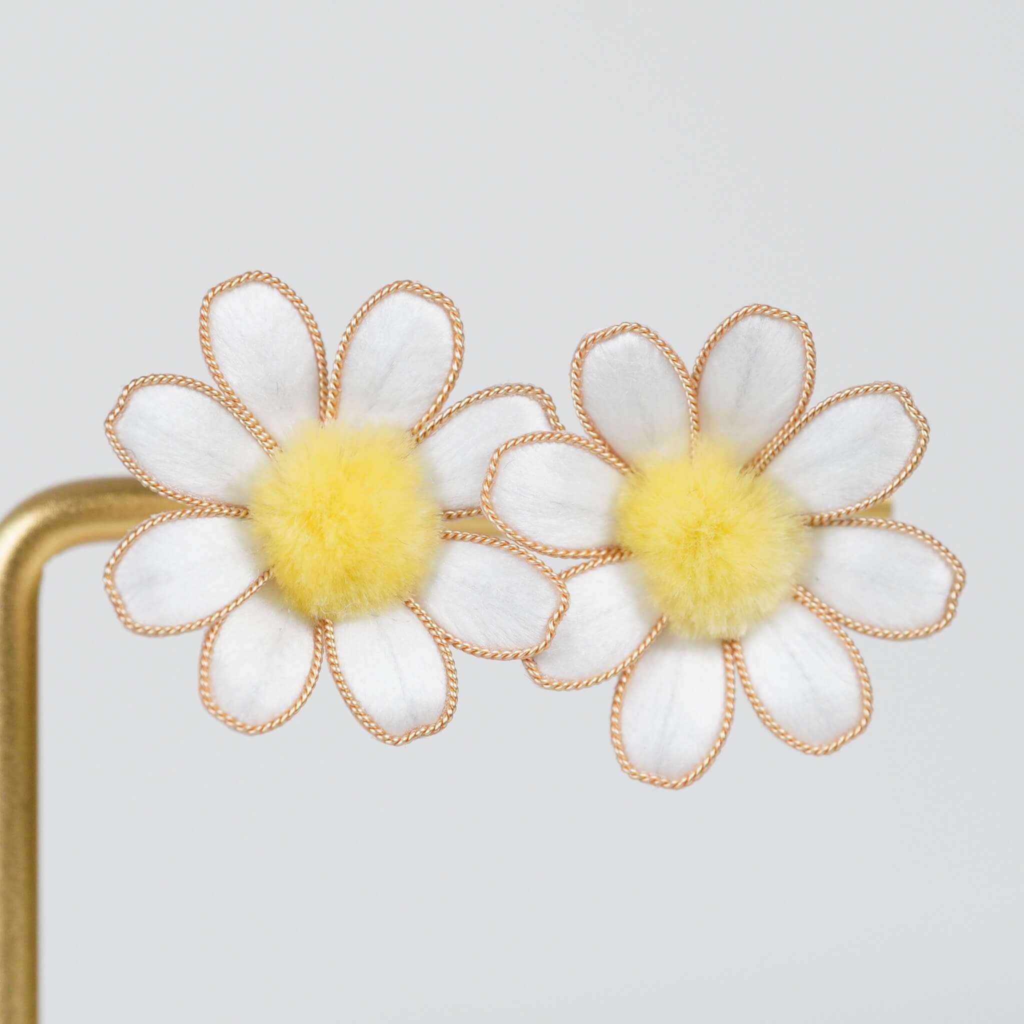 Handmade Ronghua | Daisy Earrings