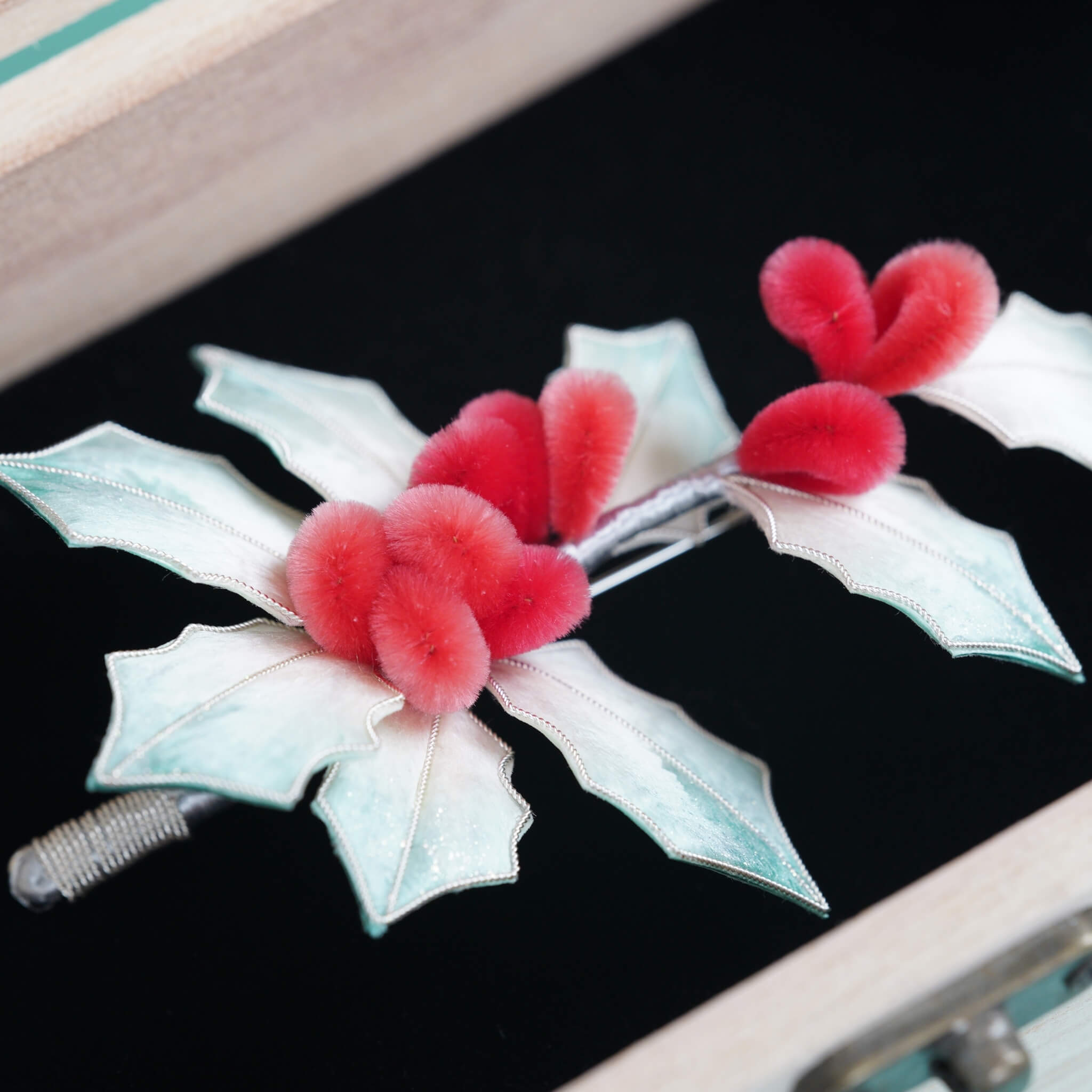 Ronghua DIY Kit | Snowy Holly Napkin Ring