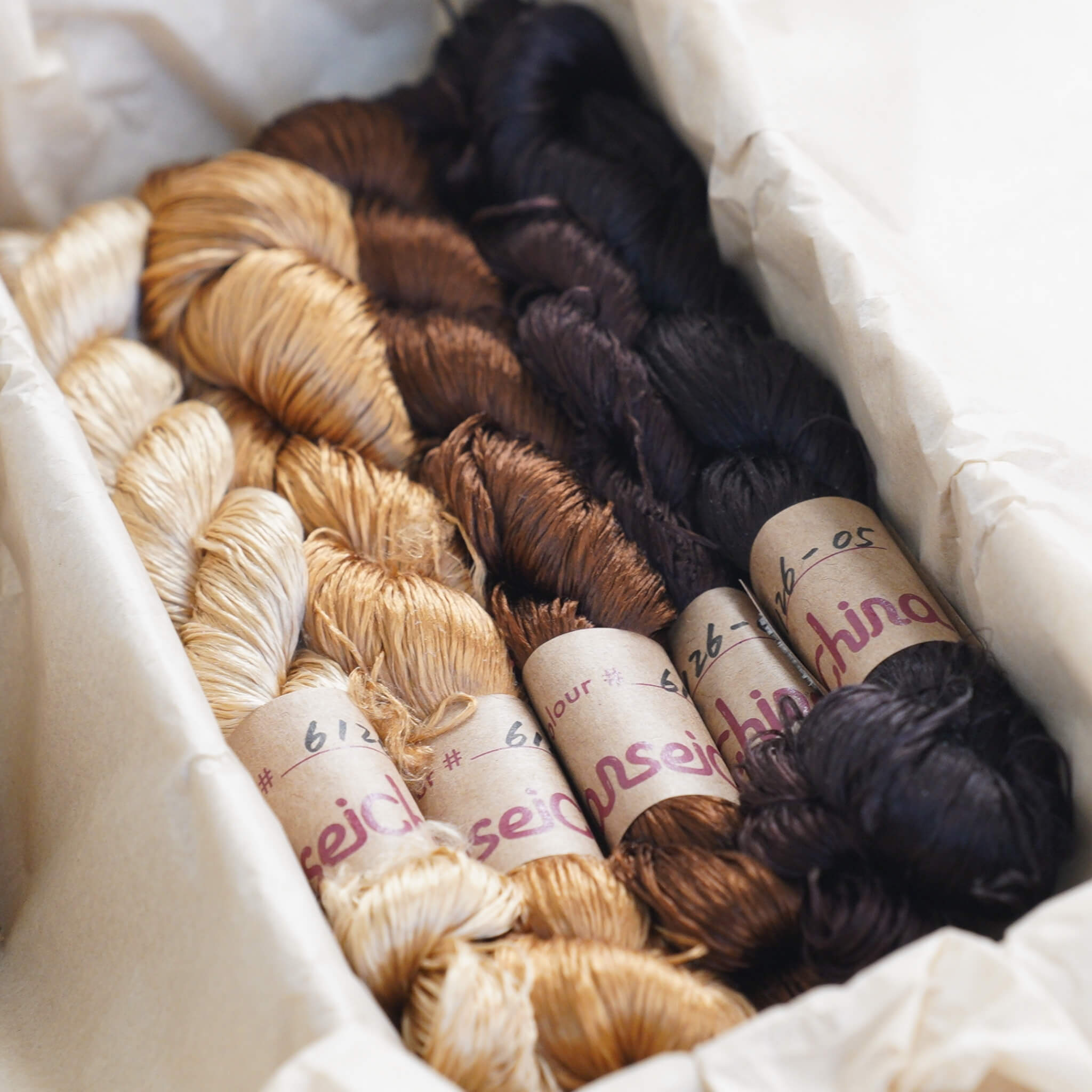 Untwisted Mulberry Silk For Ronghua | Colour #6126